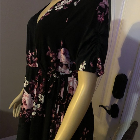 New woman’s Torrid dress - Picture 4 of 6